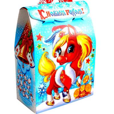 Сладкий новогодний подарок в картонной упаковке весом 600 грамм